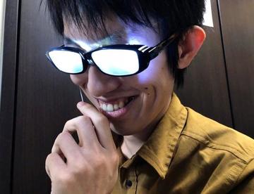 日本网友做了个LED眼镜，是柯南的感觉！