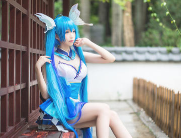 cos：VOCALOID-初音未来，无处安放的大长腿