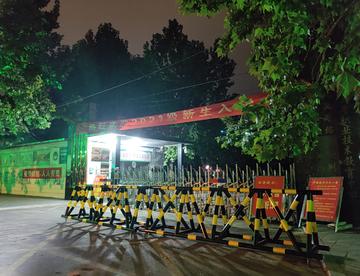 夜幕下的学校