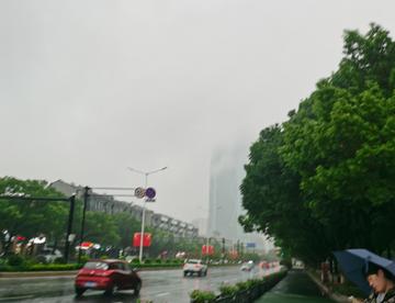又下雨了