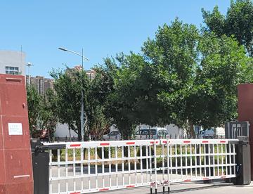 街拍油田采油区，比较安静