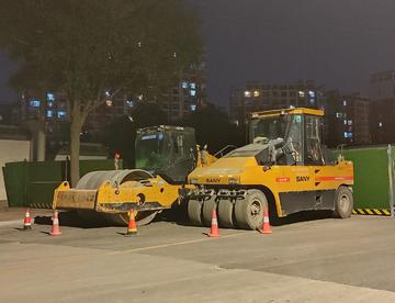 两台压路机
