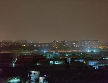 雨中的夜景