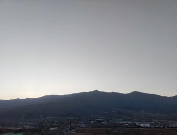 随拍傍晚的群山