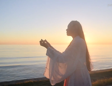 【雨诗】꧁左手指月꧂—萨顶顶_香蜜沉沉烬如霜