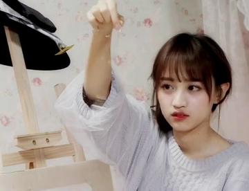 是什么样的魔力能让一个女孩笑成这样