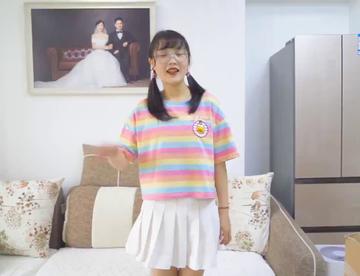 把猫咪丢进棉花堆里，会发生什么？猫：陷进去了！