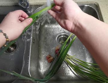 要想比你对象骚做饭之前先磨刀，要想对象变好看腐乳鸡翅加鸡蛋。