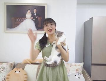 老鼠打洞不稀奇，猫咪打洞见过吗？猫：师从老鼠！