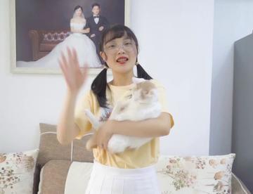 橘猫多年没洗澡，一进澡盆就开始说中文，成精了？