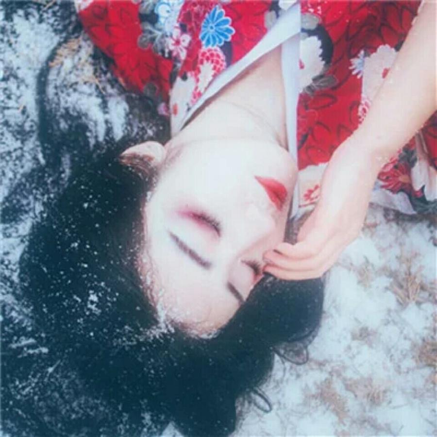 花开半夏琉璃月