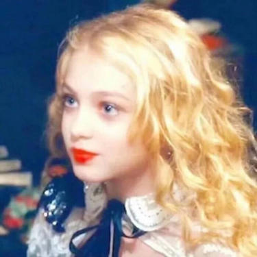 漫八尽头的虚少女